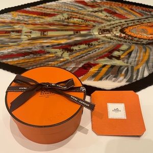 Hermēs triangle 100% silk scarf